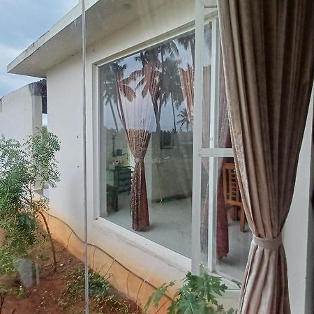 Shi'S Unique & Private 180 Degree Glass House In Pollāchi Zewnętrze zdjęcie