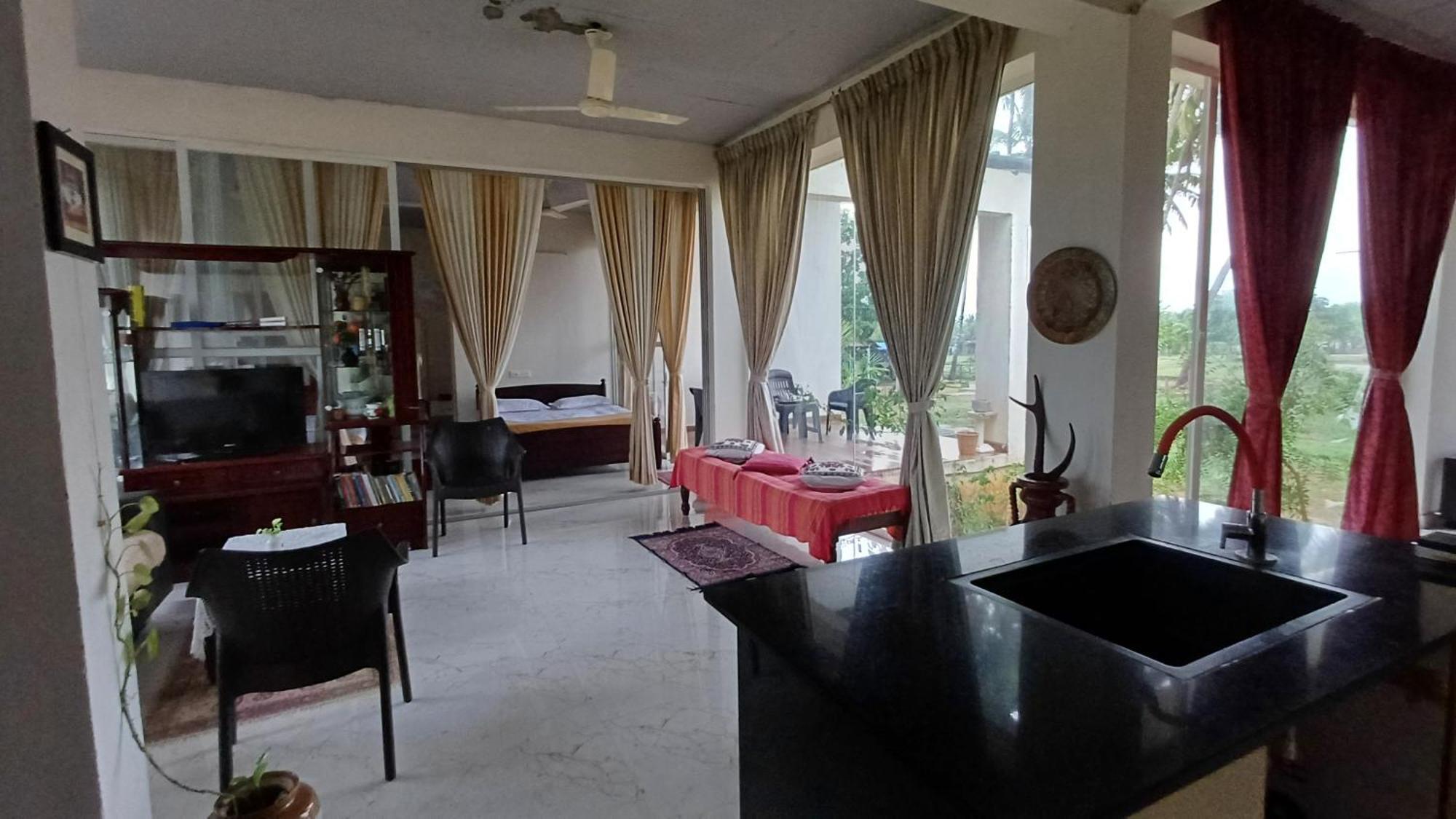 Shi'S Unique & Private 180 Degree Glass House In Pollāchi Zewnętrze zdjęcie